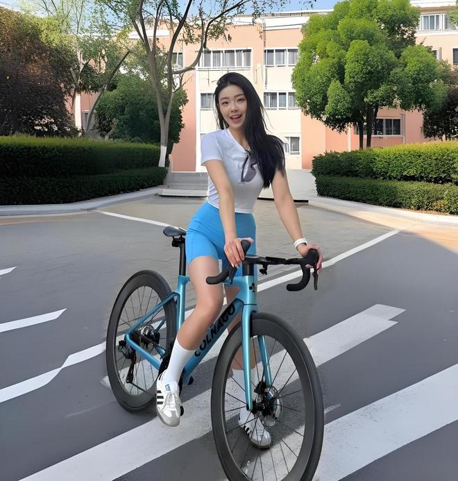 自行车怎么样属于什么档次闪电跟捷安特怎么选AG真人百家家乐APP单车产业报告：崔克(图2)